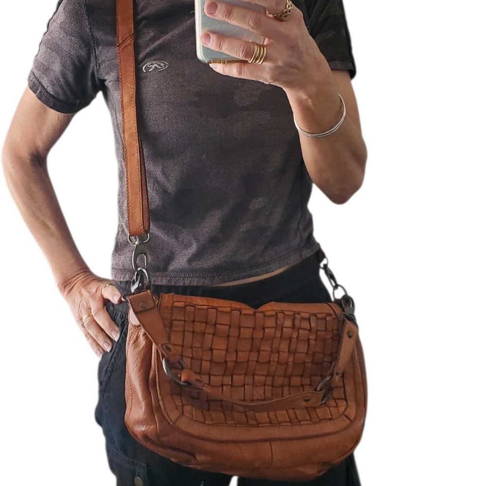 The Trend 80s Made In ITALY Woven Weaved Tan Leather Messenger Shoulder Bag